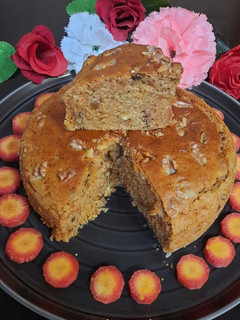 गाजर अखरोट किशमिश केक(Gajar Akhrot kishmish Cake recipe in Hindi) रेसिपी मुख्य फोटो