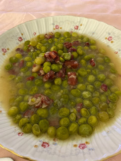 Una foto de Guisantes con jamón