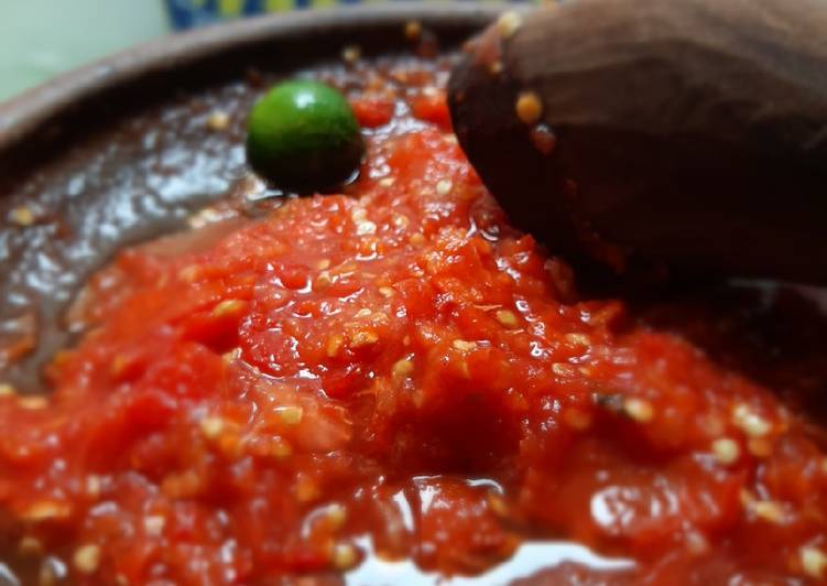 Langkah Mudah untuk Menyiapkan Sambel mentah yang Sempurna