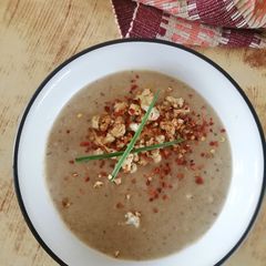 A picture of Roast cauliflower and potato soup.