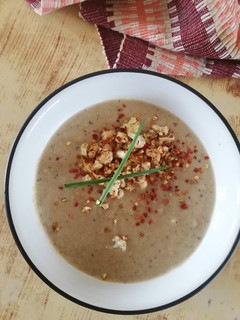 A picture of Roast cauliflower and potato soup.