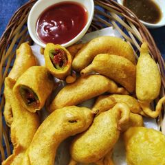 A picture of Mirch Ke Pakode / Chilli Poppers.