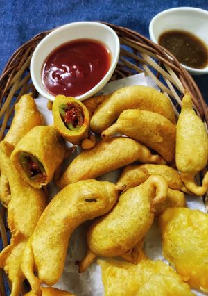 A picture of Mirch Ke Pakode / Chilli Poppers.