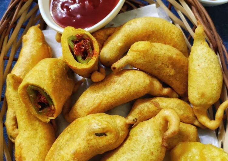 Steps to Prepare Quick Mirch Ke Pakode / Chilli Poppers