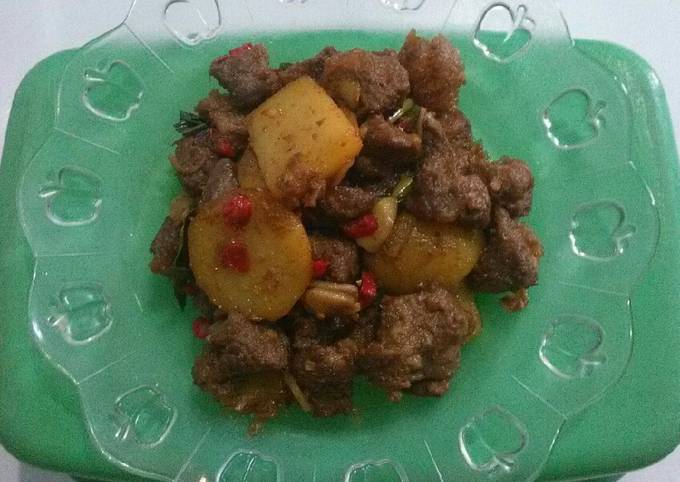 Rendang kambing with kentang