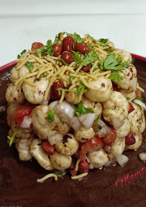 A picture of Makhana Bhel.