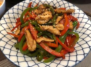 Hình của món Ức Gà xào Ớt Đà Lạt.