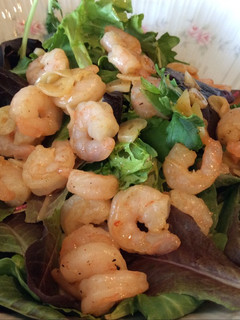 Una foto de Ensalada con camarones al Ajillo (Gambas al Ajillo)