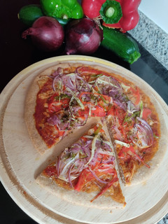 Una foto de Pizza de espelta y verduras