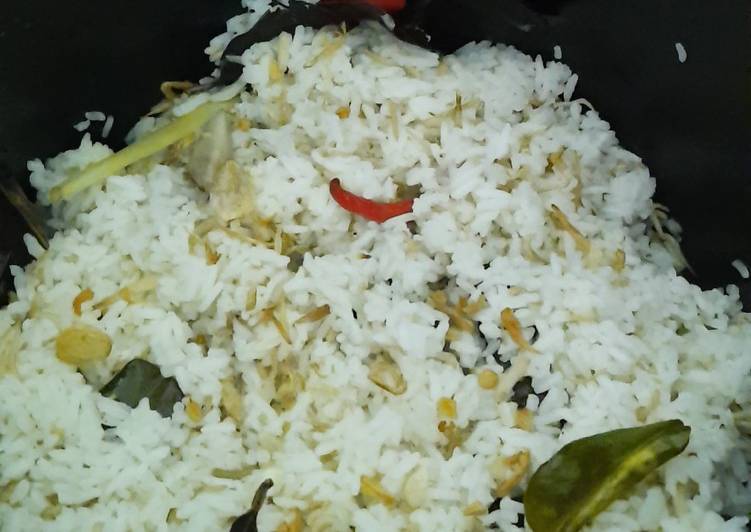 Langkah Mudah untuk Membuat Nasi liwet rice cooker Anti Gagal