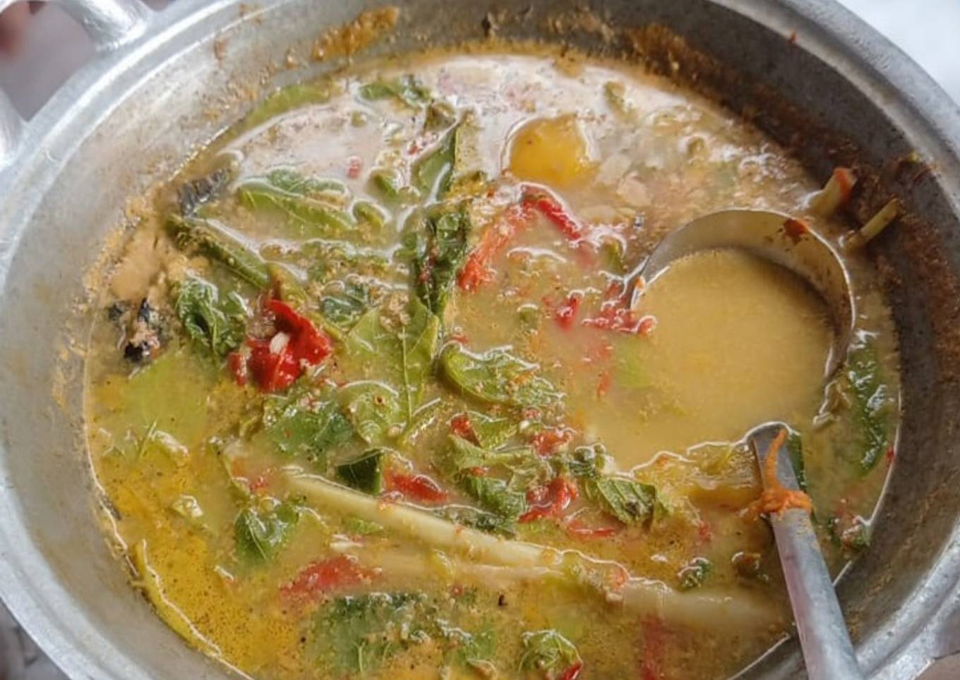 Rojak cabe jukut keli (ikan lele) pucuk singkil terong pipit