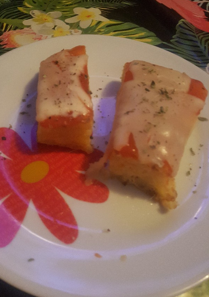 Una foto de Tortilla de patata con tomate y queso