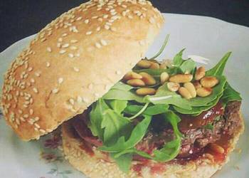 How to Prepare Tasty Feta cheese Burger with Roasted figs