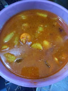 পটল ও আলু দিয়ে চিংড়ি মাছের ঝোল(potol o aloo diye chingri macher jhol recipe in Bengali) রেসিপির প্রধান ছবি