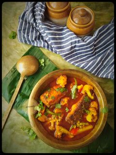 ফুলকপি দিয়ে মাছের ঝোল(foolkopi diye maacher jhol recipe in Bengali) রেসিপির প্রধান ছবি