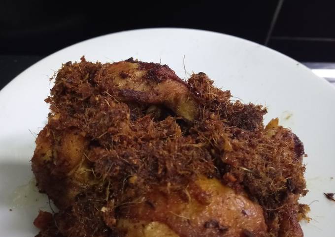 Standar Resep memasak Ayam laos serundeng dijamin gurih