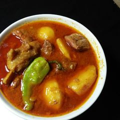 A picture of Aloo ghosht.