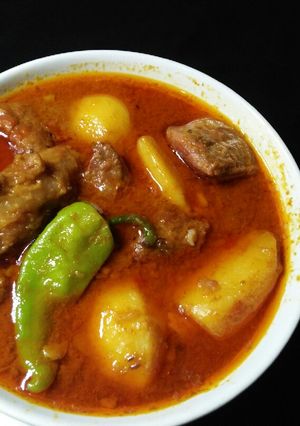 A picture of Aloo ghosht.