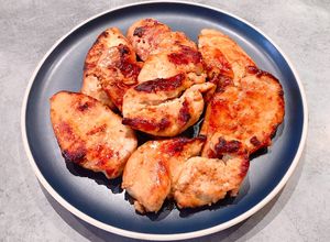 Hình của món Ức Gà Áp Chảo Mật Ong.