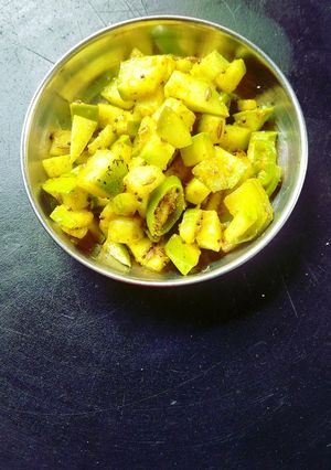 मिर्च कैरी (Mirchi kairi recipe in Hindi) रेसिपी मुख्य फोटो