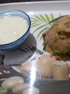 கோதுமை ரவை கிச்சடி (Kothumai ravai khichadi recipe in tamil) செய்முறை முக்கிய புகைப்படம்