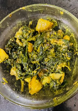 A picture of Aloo Bathua Saag Fry.