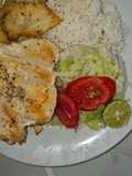 Pechuga de Pollo a la Plancha con Arroz y Ensalada