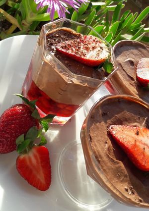 Une photo de Mousse au chocolat et fraises 🍓🍓