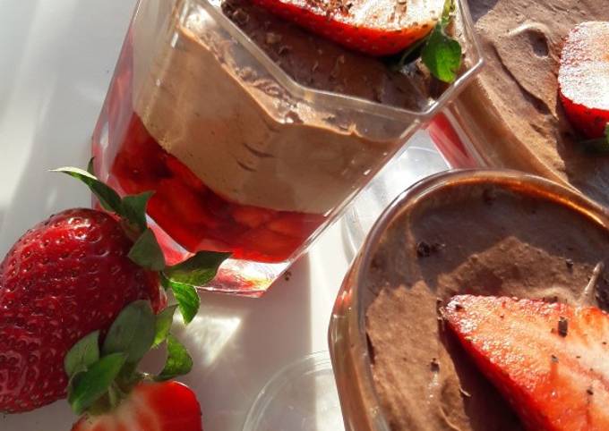 Mousse au chocolat et fraises 🍓🍓