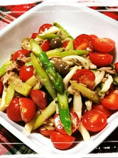 A picture of Delicious Asparagus & Tomato Salad.