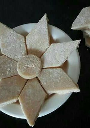 A picture of Shrikhand barfi.
