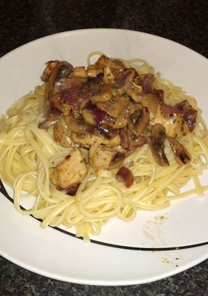 A picture of honey & mustard chicken pasta.