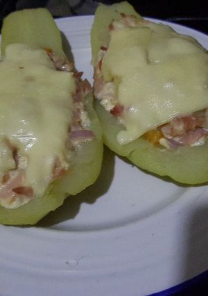 Una foto de Chayote rellenos de jamón