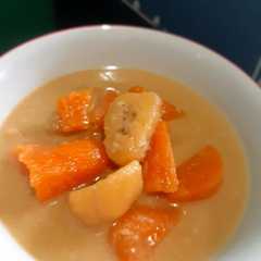 A picture of Kolak pisang + ubi.
