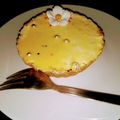 A picture of Lemon cheese cake.