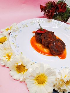 सोयाबीन बीटरूट गुलाबी टिक्की (soyabean beetroot gulabi tikki recipe in Hindi) रेसिपी मुख्य फोटो