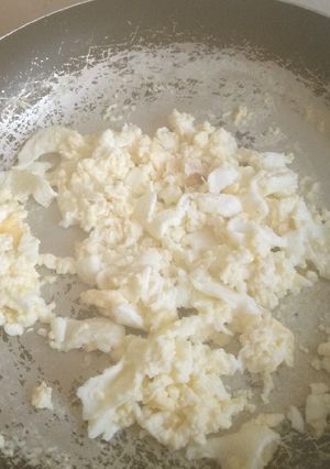 A picture of Cheesy scrambled eggs.