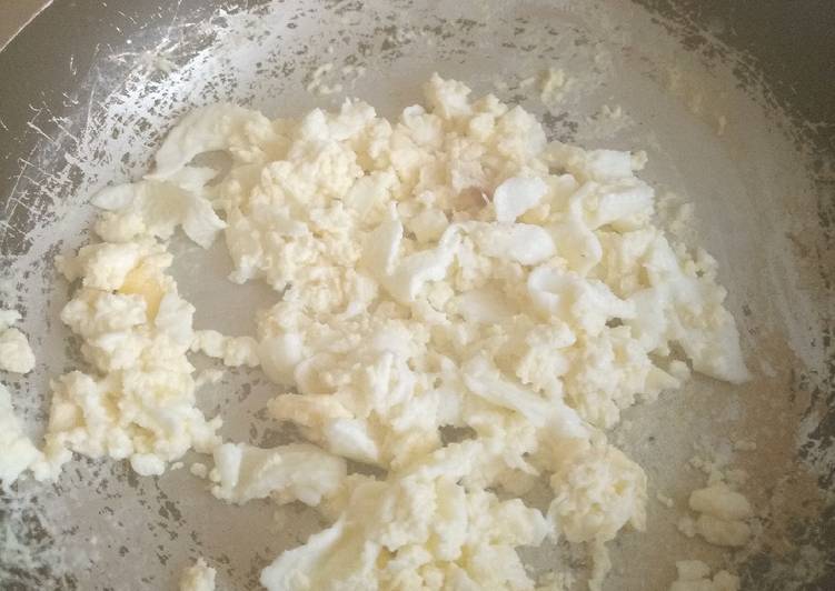 Step-by-Step Guide to Make Favorite Cheesy scrambled eggs