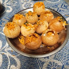A picture of Sev puri.