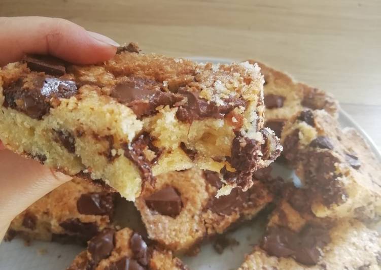 Blondie au pĂ©pites de chocolat noir đ«