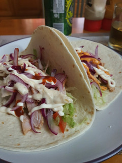 Una foto de Tacos de chuletas de cerdo/pollo