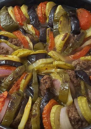 صورة لوصفة كفتة وخضار بالفرن