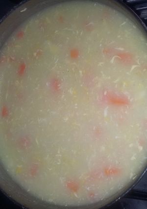 A picture of Corn Soup with chicken.