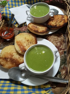 Una foto de Crema de zapallo italiano con queso de cabra