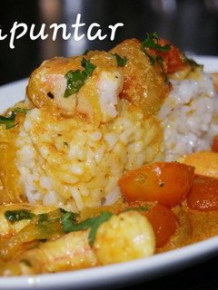 Una foto de Langostinos Thai al curry con arroz 🦐🦐
