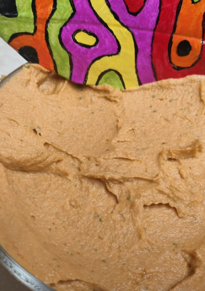 Una foto de Hummus o crema de garbanzos