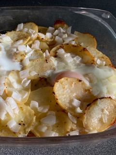 Una foto de 🍳 Patatas con huevos al horno