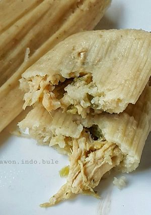 A picture of Chicken in Salsa Verde Tamales.
