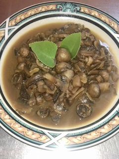 Una foto de Hongos con mantequilla y ajo
