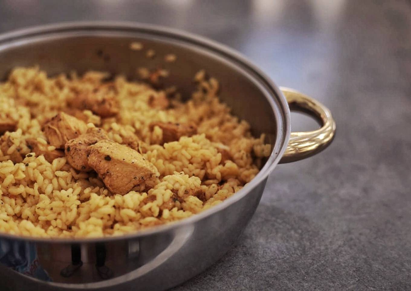 Arroz con pinchos morunos amarillos